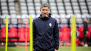 Belçika’da Mark van Bommel’ın Yeni Dönemi: Futbolda Son Gelişmeler! film posteri